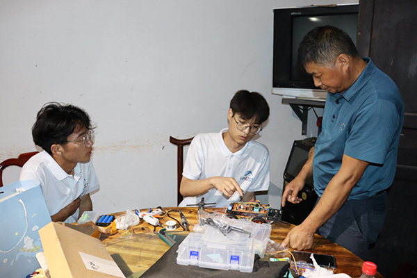 35e27688b2ce4273a8450cb67e63c4c4.jpg 蓝牙智能车.jpg