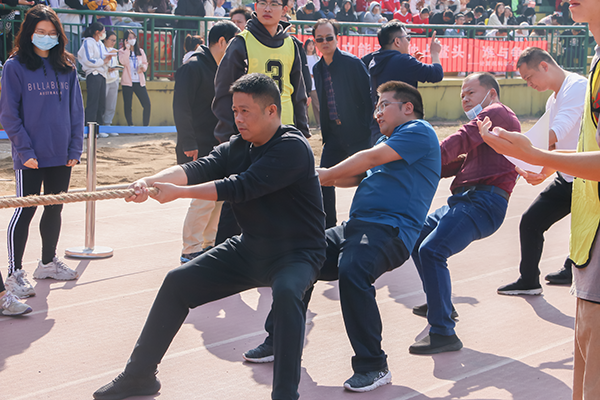 1bca1c19c0064455964b822f7585d0f5.jpg 教职工拔河.jpg