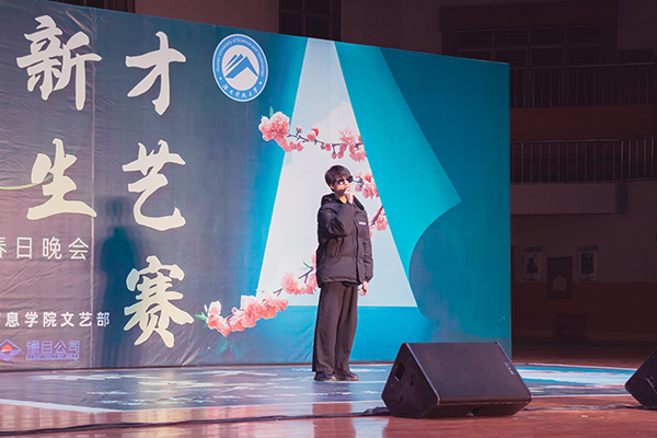 111a7bd29e3a4a6686a117327c334cd7.jpg 梁旭荣.jpg