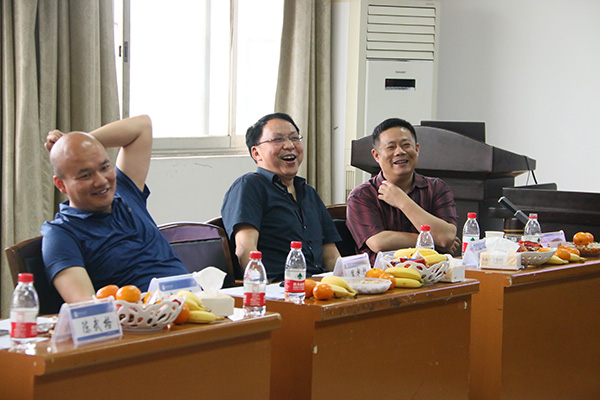 7d2bcc74f094446fbee881261be844c4.jpg 热情畅谈.JPG