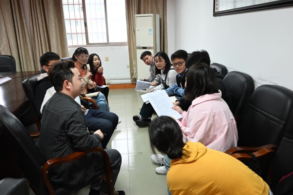 b5e43b1cdc2142128d87cfde69263d1c.jpg 分组研讨1_副本.jpg