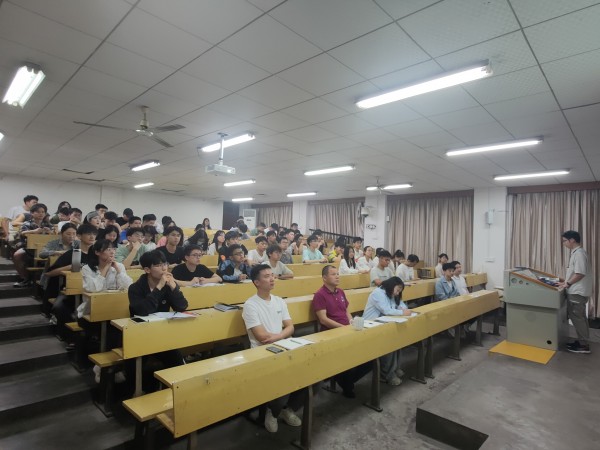 b2d6bf26789242a197ed95d54991b399.jpg 观众_副本.jpg